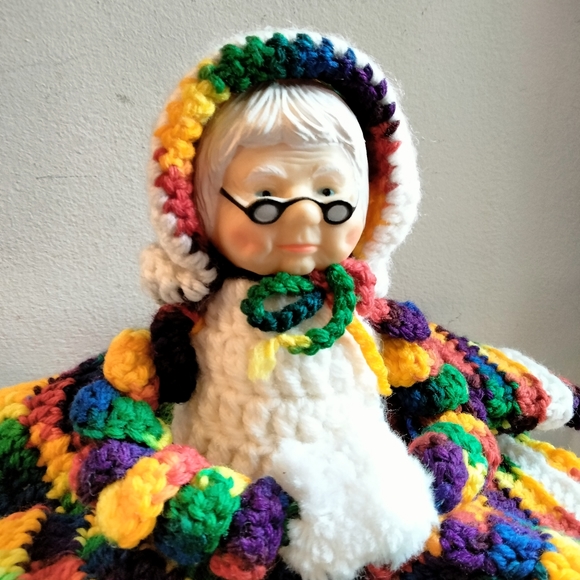 Vintage handmade Mrs. Claus pride rainbow 🌈 Christmas 🎄 tree topper figurine - Picture 2 of 9